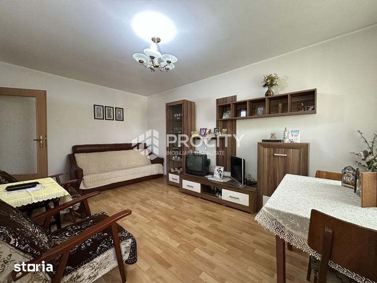 Apartament cu 3 camere decomandat în Canta
