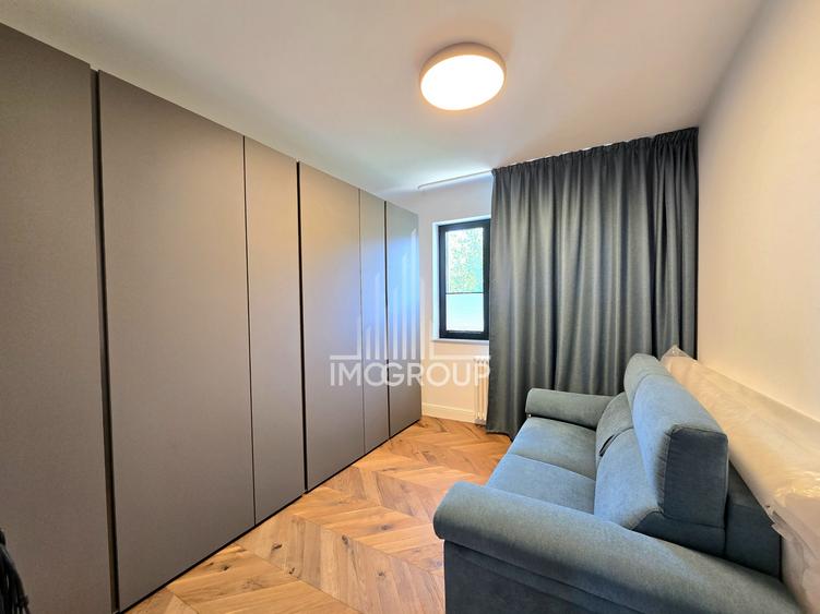 Apartament cu 4 camere semidecomandat, mobilat în Central