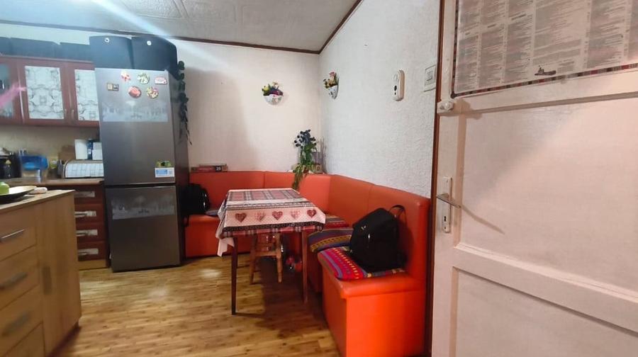 Apartament cu 3 camere semidecomandat în Gojdu