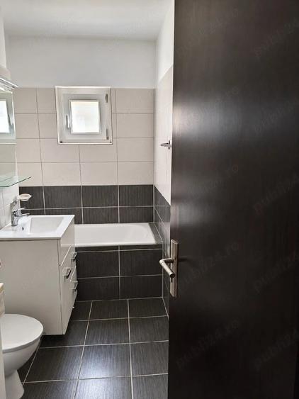 Apartament cu 3 camere semidecomandat în Lipovei