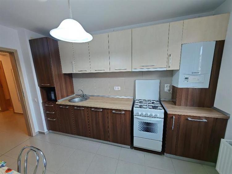 Apartament cu 2 camere decomandat, mobilat în Tractorul
