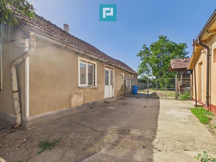 Casă individuală cu 3 camere cu Canalizare în Gepiu