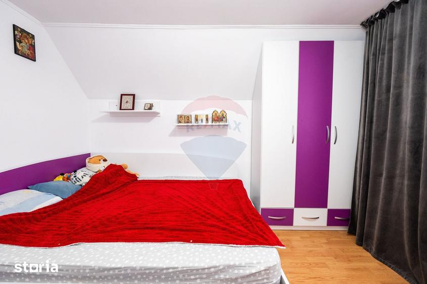 Casă cu 5 camere cu Teren 1600 Mp în Țițești