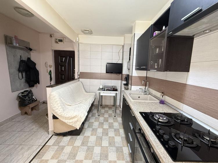 Apartament cu 3 camere decomandat în Drumul Taberei