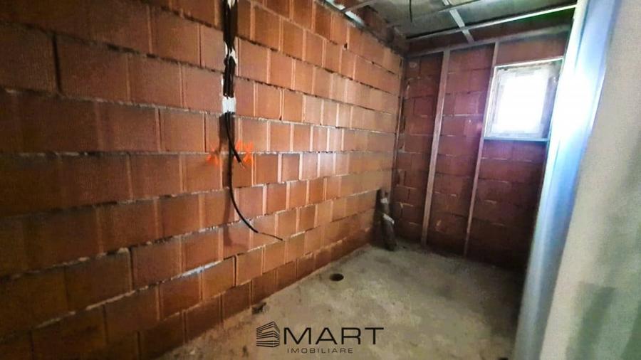 Casă cu 7 camere cu Teren 250 Mp în Șelimbăr