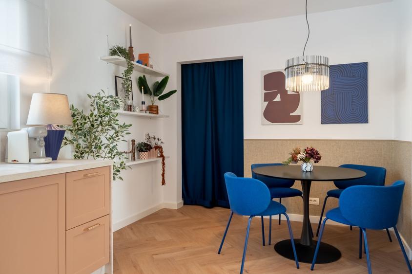 Apartament cu 3 camere semidecomandat în Calea Victoriei