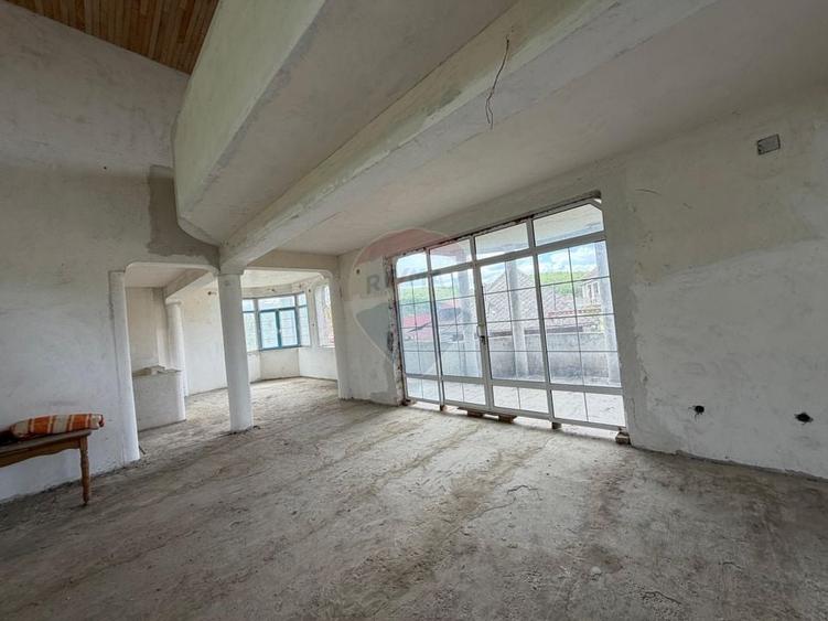 Proprietate spatioasa cu teren generos -în Buciumi /Somcuta Mare - 4