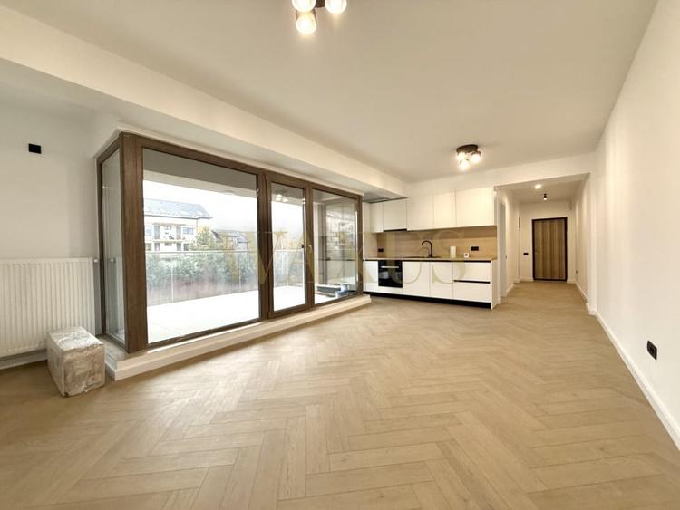 Apartament cu 3 camere semidecomandat, mobilat în Borhanci