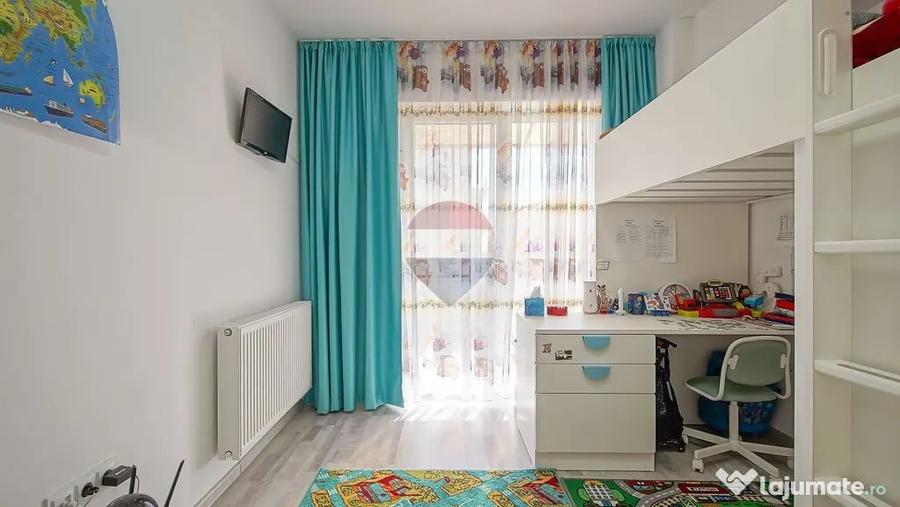 Apartament cu 3 camere decomandat în Tractorul