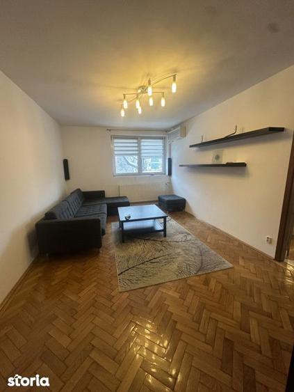 Apartament cu 3 camere, mobilat în Titan