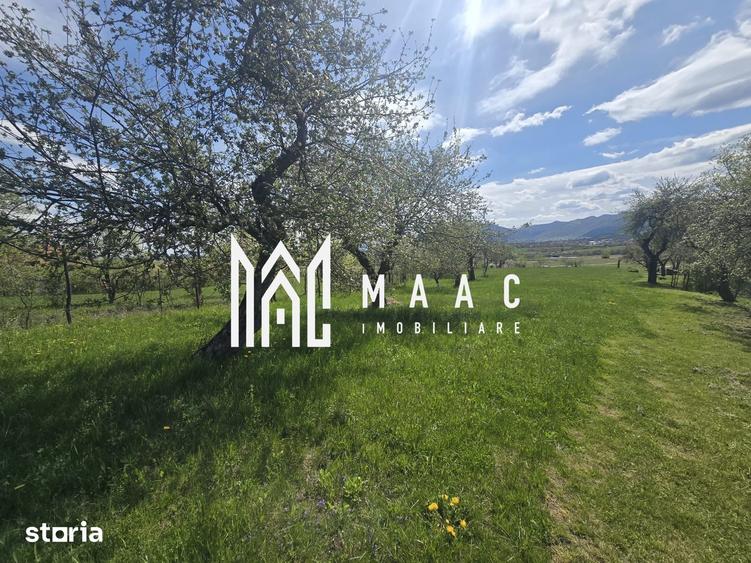 Teren de 5400 mp, în Orlat