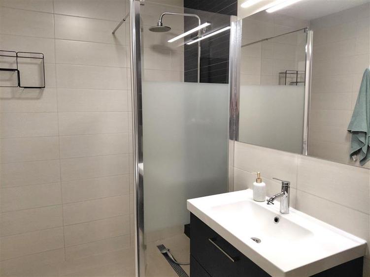 Apartament cu 2 camere decomandat, mobilat în Ultracentral