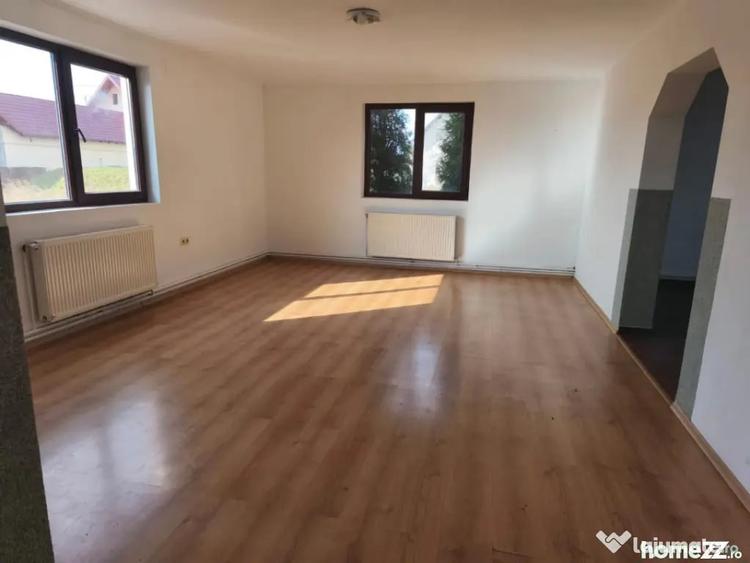 Casă cu 5 camere cu Teren 1600 Mp în Central