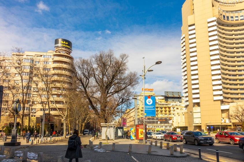 Apartament cu 3 camere decomandat în Universitate