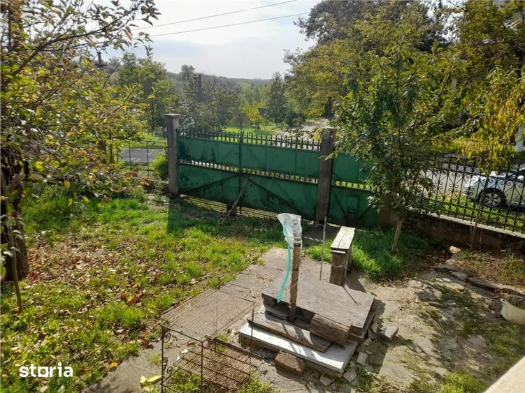 Casă cu 2 camere cu Teren 4960 Mp în Abram