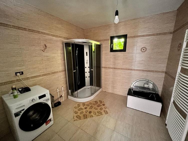 Casă cu 4 camere în Mănești