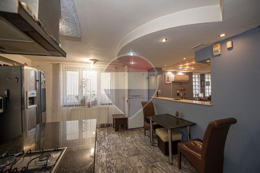 Casă individuală cu 9 camere cu Teren 1200 Mp în Cornetu