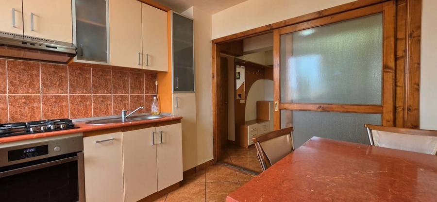Apartament cu 3 camere decomandat în Cantemir