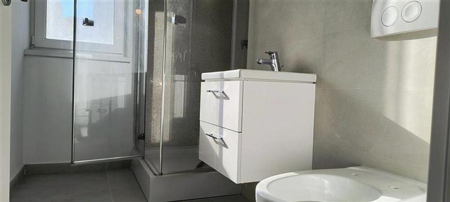 Apartament cu 3 camere nedecomandat în Aradului