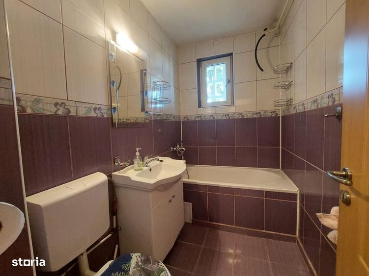 Apartament cu 3 camere semidecomandat în Titulescu