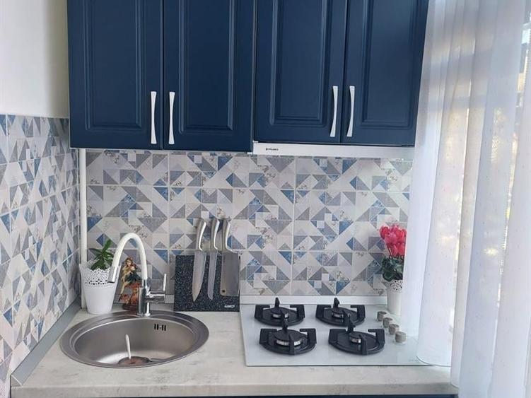 Apartament cu 3 camere decomandat, mobilat în Craiovița Nouă