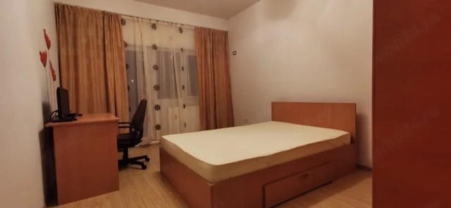 Garsonieră decomandată în Roșu