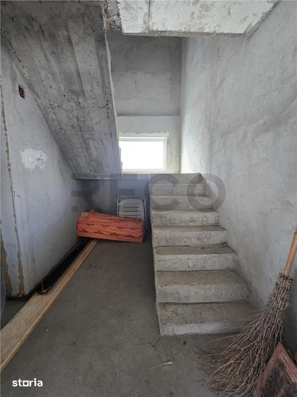 Casă cu 4 camere cu Teren 300 Mp în Sântandrei