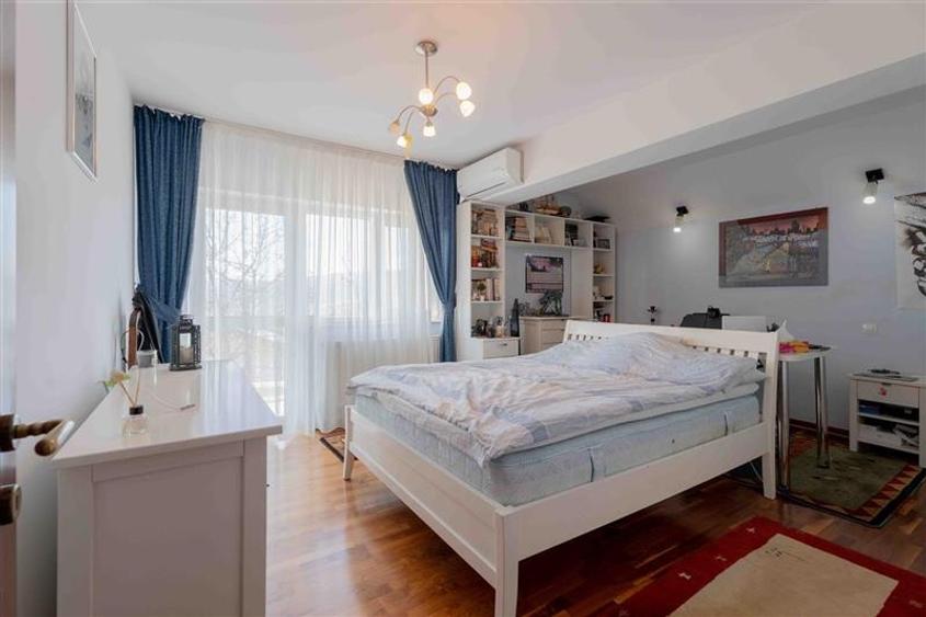 Casă individuală cu 7 camere cu Teren 1200 Mp în Tomești