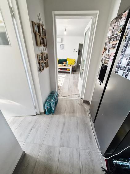 Apartament cu 3 camere semidecomandat în Bucur Obor