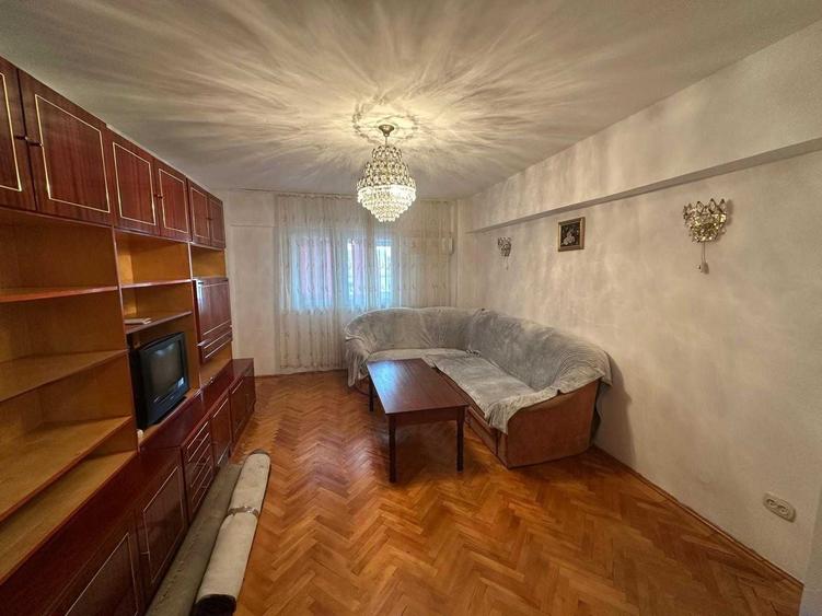 Apartament cu 3 camere semidecomandat în Central