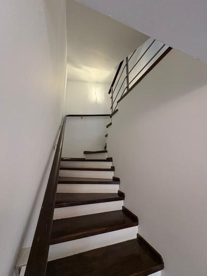 Duplex cu 13 camere cu Canalizare în Bucureștii Noi