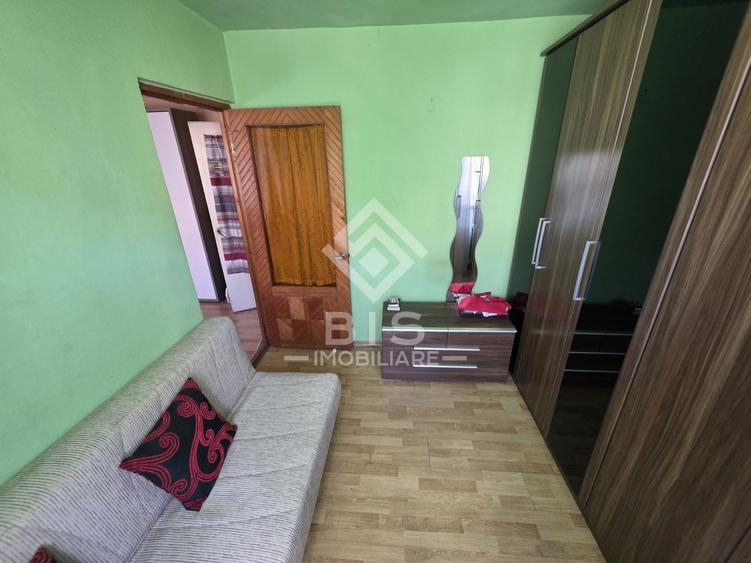 Apartament cu 3 camere semidecomandat în Decebal