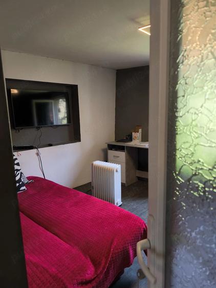 Casă cu 2 camere cu Teren 3000 Mp în Central