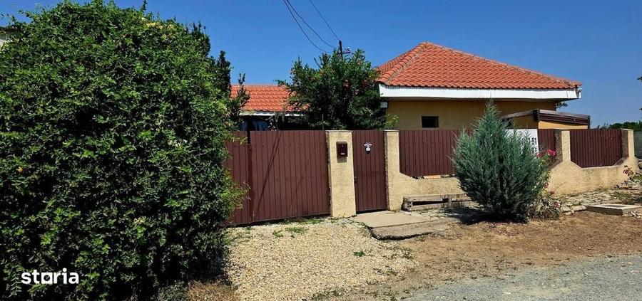 Casă cu 4 camere cu Teren 962 Mp în Castelu