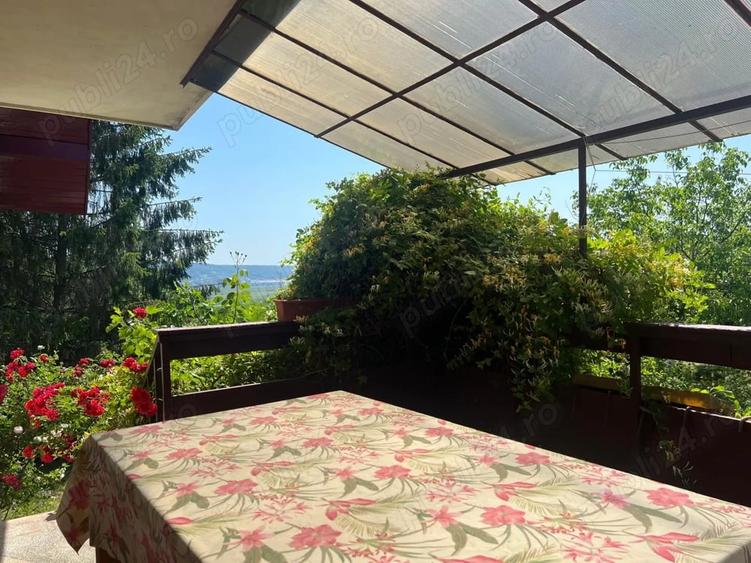 Casă cu 4 camere în Vărzaru