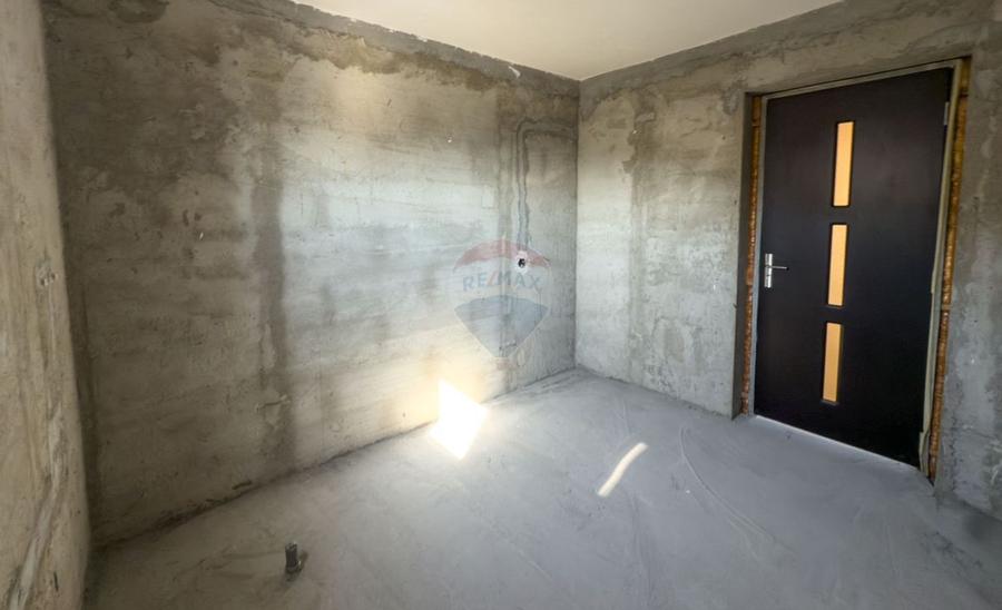 Casă cu 8 camere cu Teren 440 Mp în Central