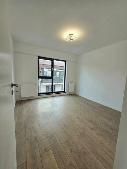 Apartament cu 4 camere decomandat în Dobroești