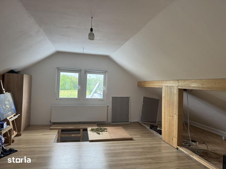 Casă cu 6 camere cu Teren 1500 Mp în Girov