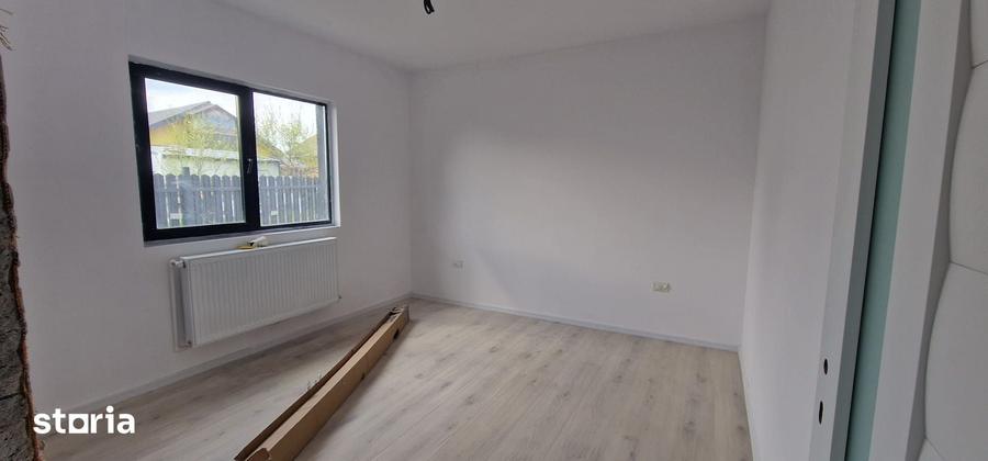 Casă cu 5 camere cu Teren 200 Mp în Lumina