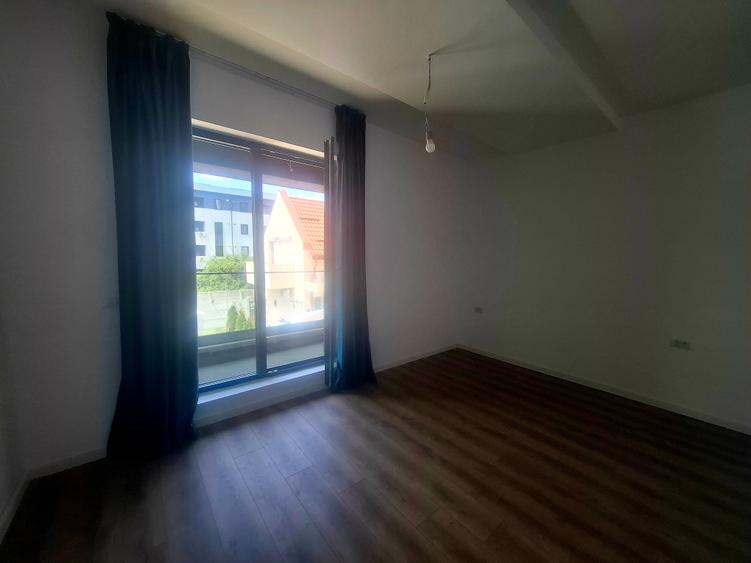 ​Oportunitate: Apartament cu 2 camere la etajul 3, finisaje de calitate - 12