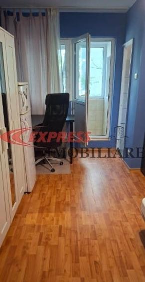 Apartament cu 3 camere decomandat în Dristor