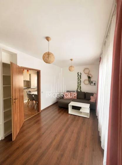 Apartament cu 2 camere semidecomandat, mobilat în Bună Ziua