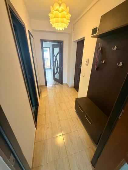 Apartament cu 2 camere semidecomandat, mobilat în Florești