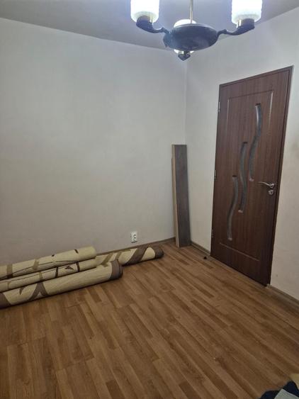 Apartament cu 3 camere decomandat în Steaua