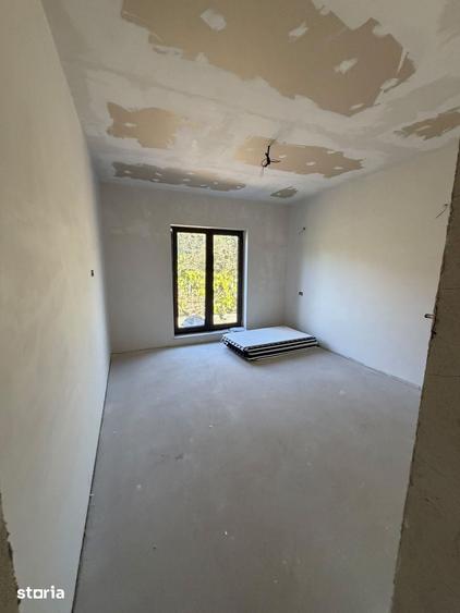 Casă cu 5 camere cu Teren 497 Mp în Central