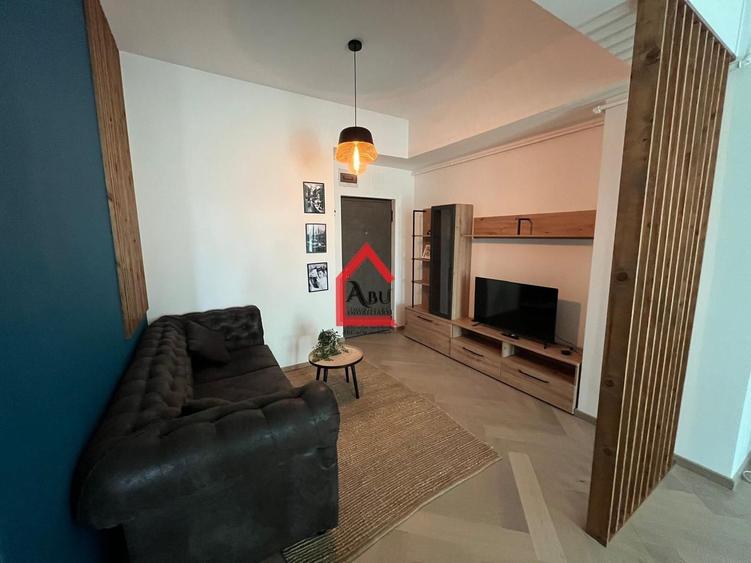 Apartament cu 2 camere semidecomandat, mobilat în Central