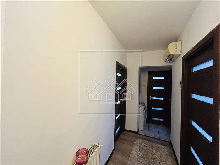 Apartament cu 4 camere decomandat în Mihai Viteazul