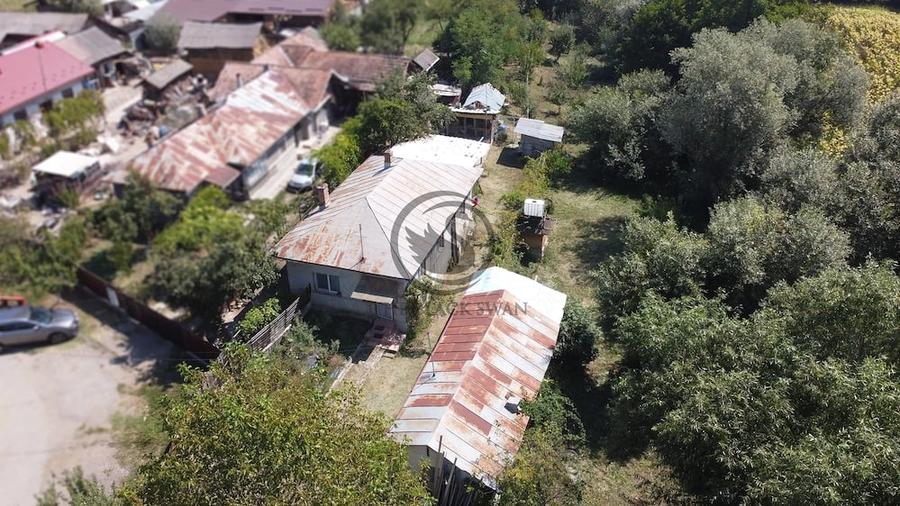 Casă cu 1 camere cu Teren 2846 Mp în Coada Izvorului