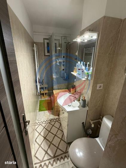 Apartament cu 2 camere semidecomandat în Craiovița Nouă