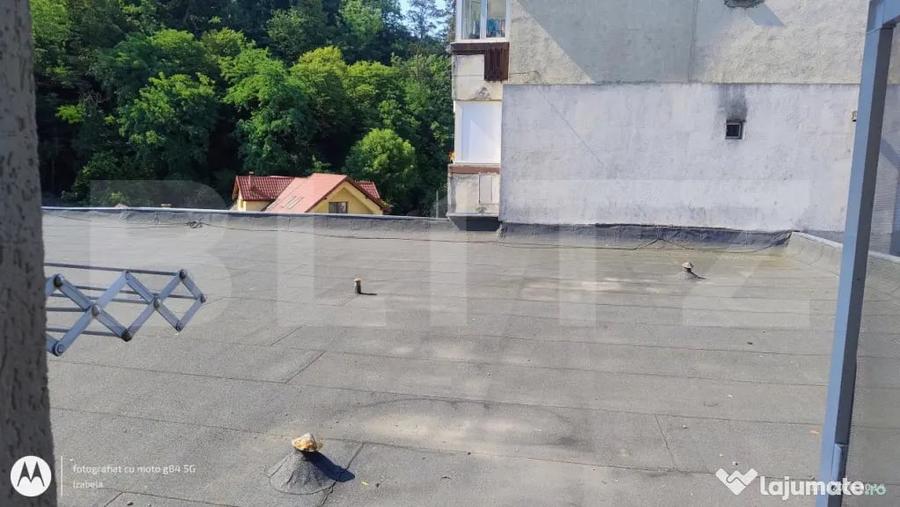 Apartament cu 4 camere semidecomandat în Central
